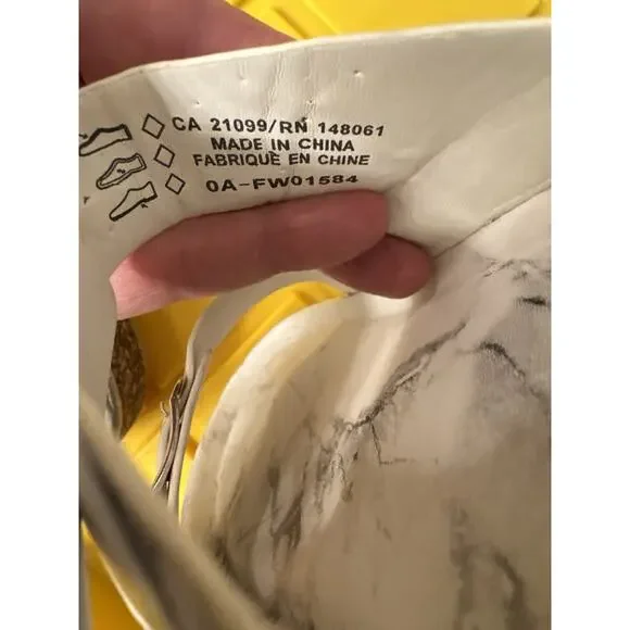 Ardene Women's Slides Marble White Gray Size 9 Buckles - Picture 4 of 5